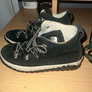 sorel suede snow shoes